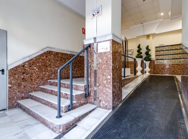 Resale - Apartment - Torrevieja - Torrevieja Centro