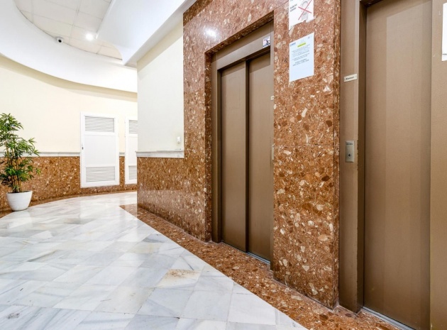 Resale - Apartment - Torrevieja - Torrevieja Centro
