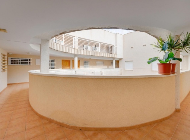 Resale - Apartment - Torrevieja - Torrevieja Centro
