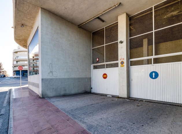 Resale - Apartment - Torrevieja - Torrevieja Centro