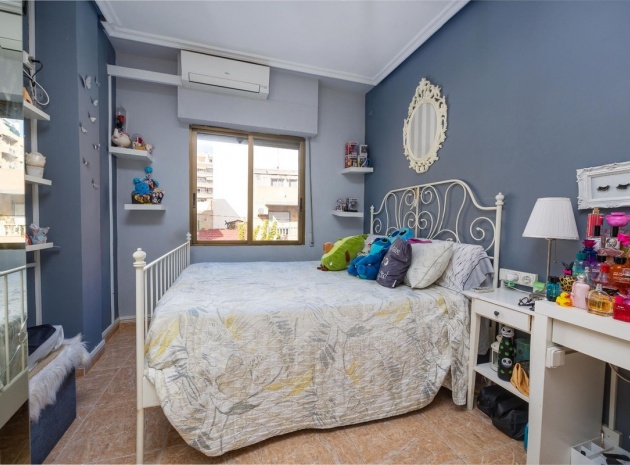 Återförsäljning - Lägenhet - Torrevieja - Torrevieja Centro