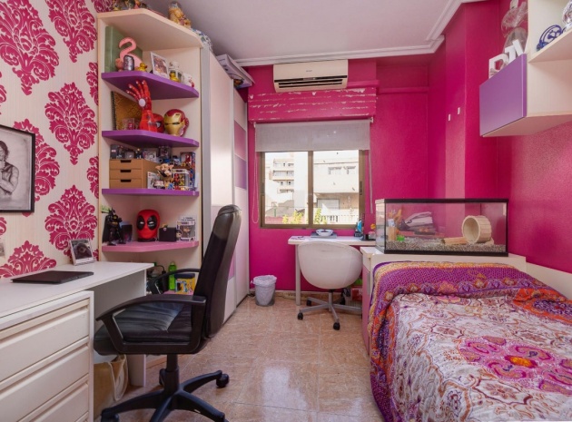 Återförsäljning - Lägenhet - Torrevieja - Torrevieja Centro