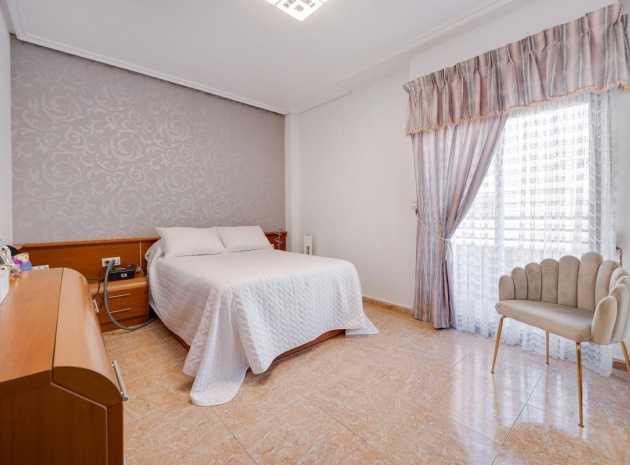 Återförsäljning - Lägenhet - Torrevieja - Torrevieja Centro