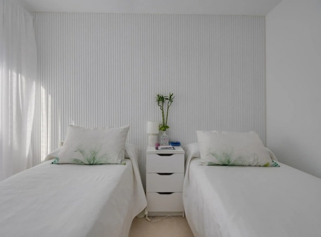 Resale - Apartment - Torrevieja - Torrevieja Centro