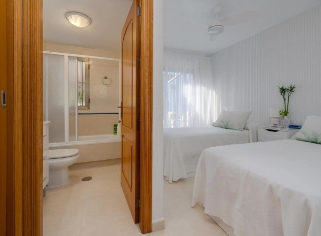 Resale - Apartment - Torrevieja - Torrevieja Centro
