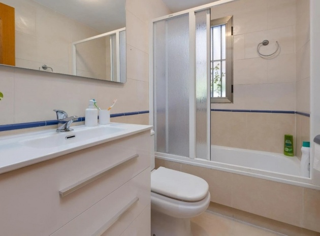 Resale - Apartment - Torrevieja - Torrevieja Centro