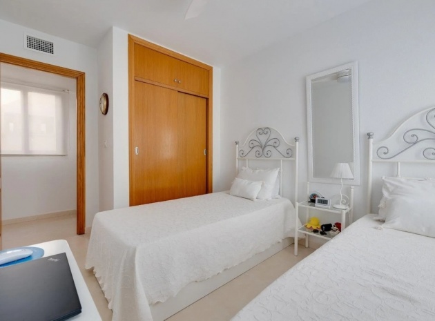 Resale - Apartment - Torrevieja - Torrevieja Centro