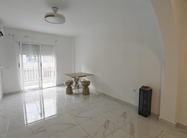 Återförsäljning - Lägenhet - Torrevieja - Torrevieja Centro