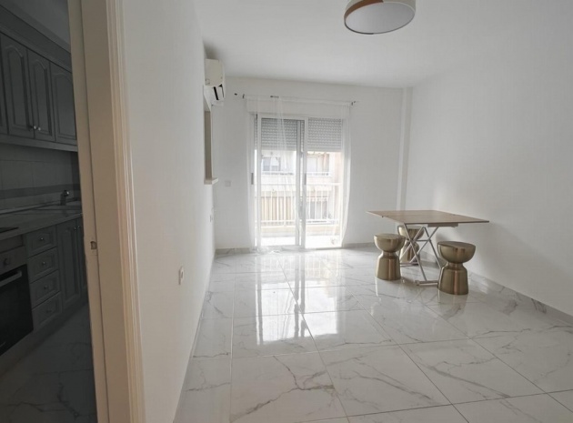 Återförsäljning - Lägenhet - Torrevieja - Torrevieja Centro