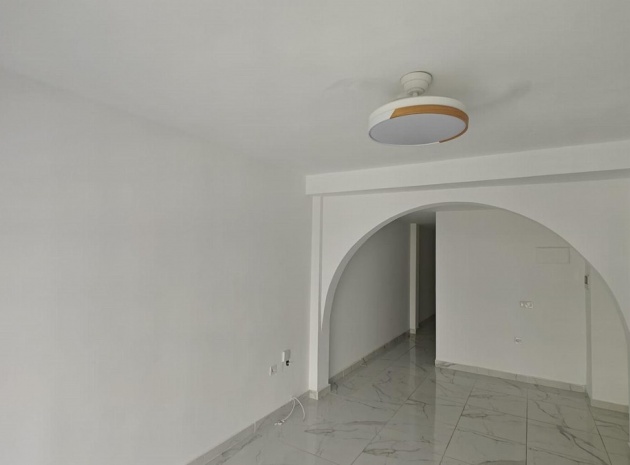Återförsäljning - Lägenhet - Torrevieja - Torrevieja Centro