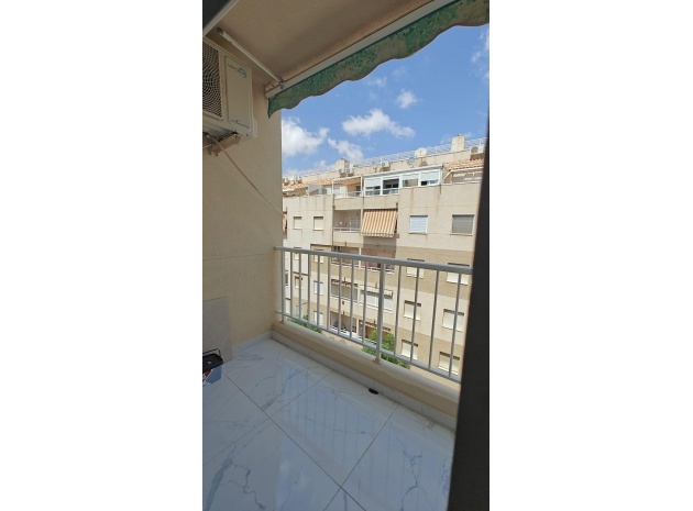 Återförsäljning - Lägenhet - Torrevieja - Torrevieja Centro