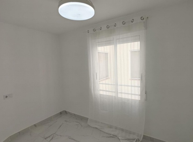 Återförsäljning - Lägenhet - Torrevieja - Torrevieja Centro