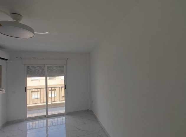 Återförsäljning - Lägenhet - Torrevieja - Torrevieja Centro