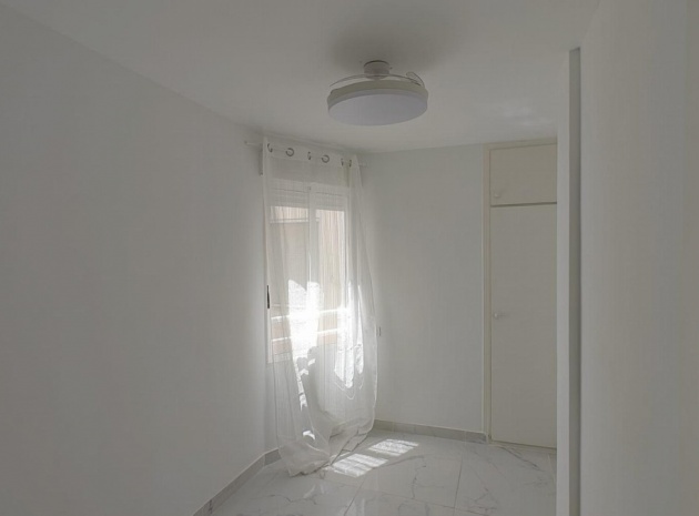 Återförsäljning - Lägenhet - Torrevieja - Torrevieja Centro