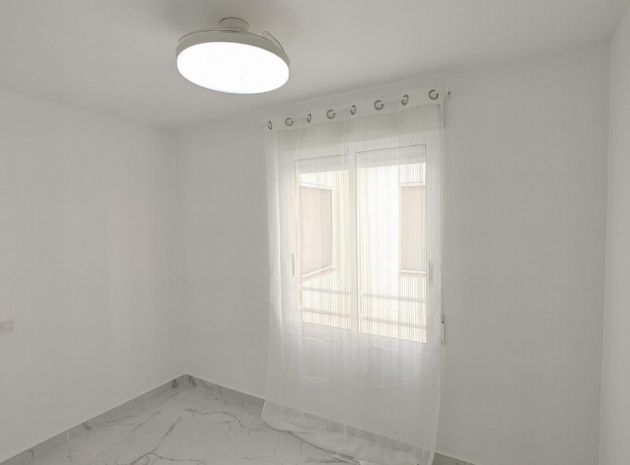 Återförsäljning - Lägenhet - Torrevieja - Torrevieja Centro