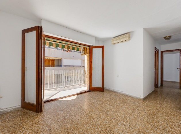 Återförsäljning - Lägenhet - Torrevieja - Torrevieja Centro