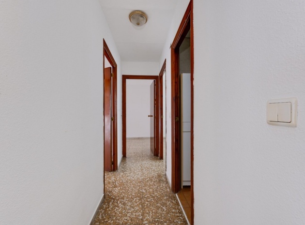 Återförsäljning - Lägenhet - Torrevieja - Torrevieja Centro