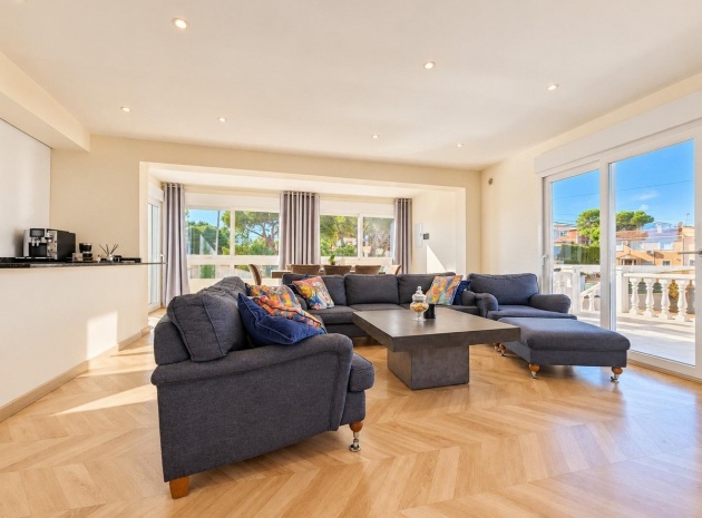 Resale - Villa - Torrevieja - Torrevieja Centro