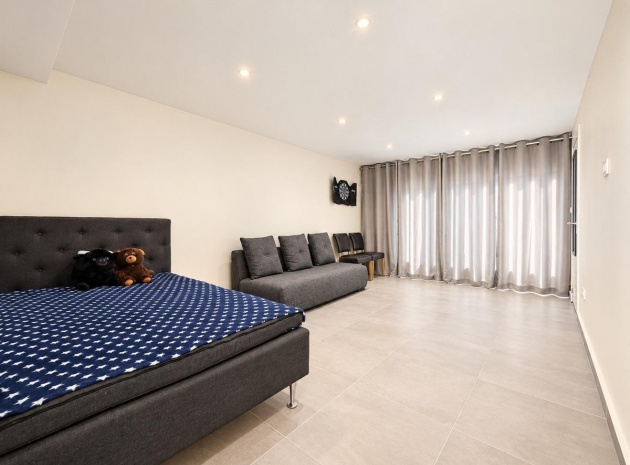 Resale - Villa - Torrevieja - Torrevieja Centro