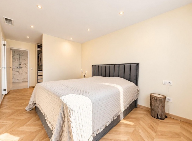 Resale - Villa - Torrevieja - Torrevieja Centro
