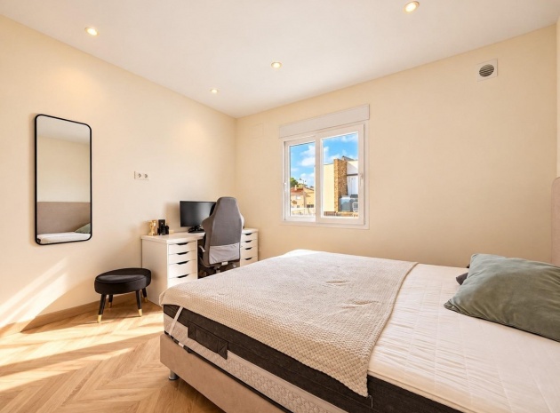 Resale - Villa - Torrevieja - Torrevieja Centro