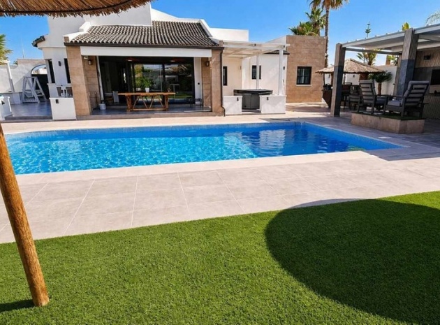 Wiederverkauf - Villa - Torrevieja - Torrevieja Centro