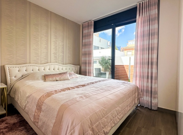 Resale - Villa - Torrevieja - Torrevieja Centro