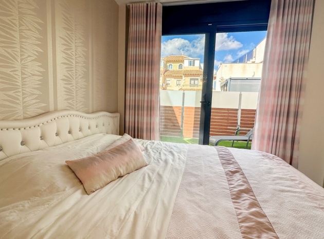 Resale - Villa - Torrevieja - Torrevieja Centro