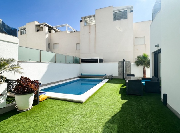 Resale - Villa - Torrevieja - Torrevieja Centro