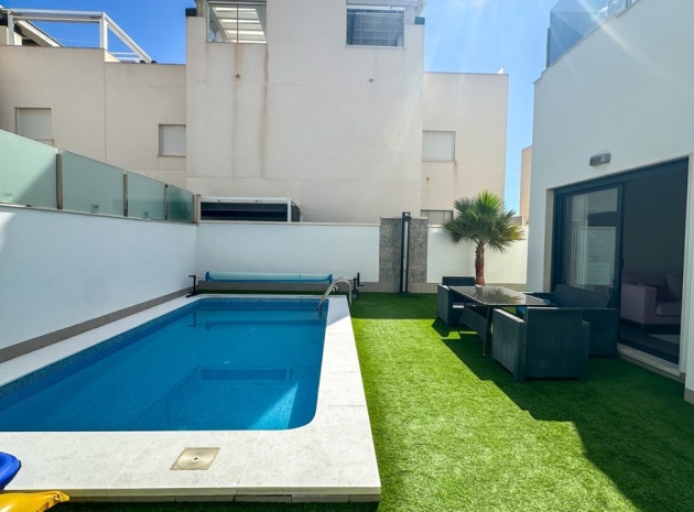 Resale - Villa - Torrevieja - Torrevieja Centro