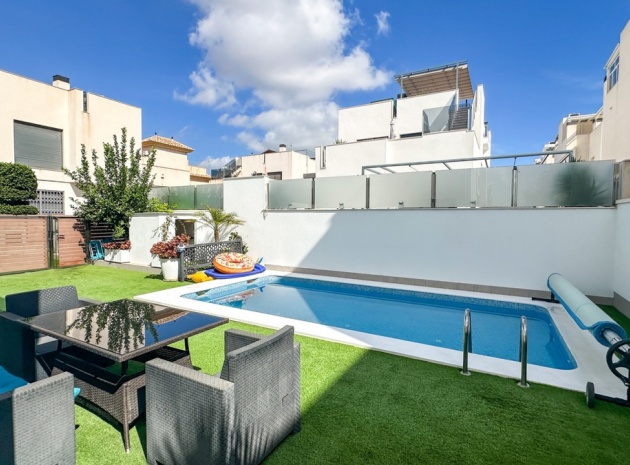 Resale - Villa - Torrevieja - Torrevieja Centro