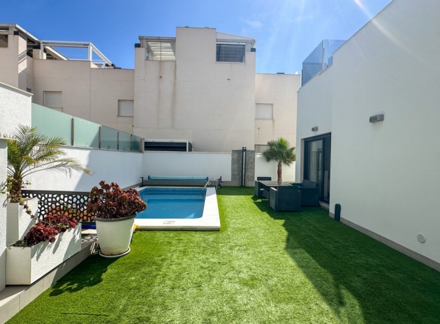 Resale - Villa - Torrevieja - Torrevieja Centro