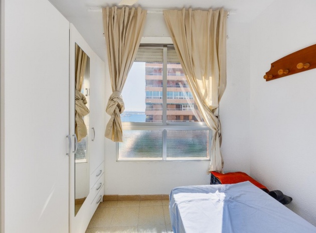 Återförsäljning - Lägenhet - Torrevieja - Torrevieja Centro