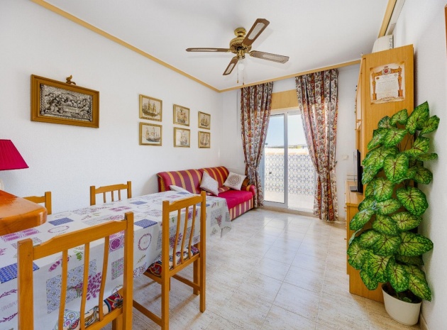 Återförsäljning - Lägenhet - Torrevieja - Torrevieja Centro