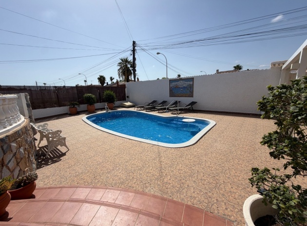 Resale - Villa - Torrevieja - San Luis