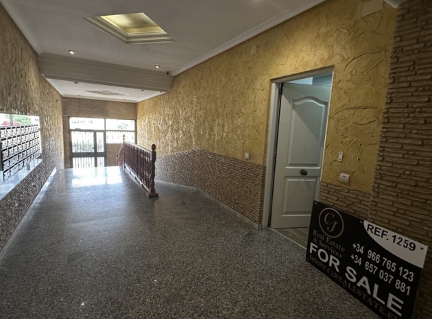 Återförsäljning - Lägenhet - Torrevieja - Torrevieja Centro