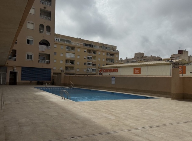 Återförsäljning - Lägenhet - Torrevieja - Torrevieja Centro
