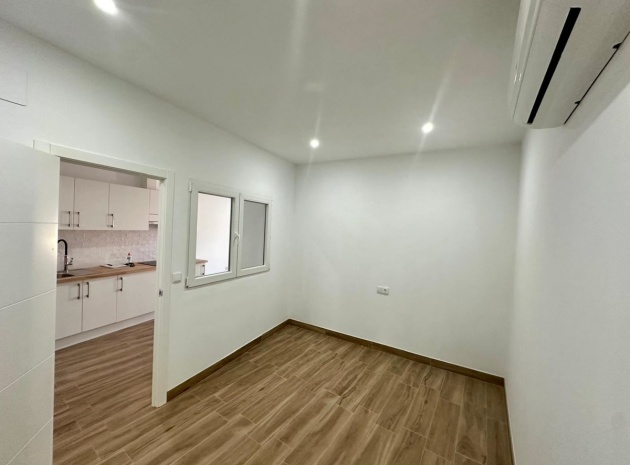 Återförsäljning - Lägenhet - Torrevieja - Torrevieja Centro