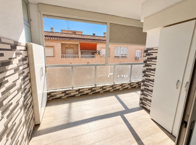 Resale - Apartment - Torrevieja - Torrevieja Centro