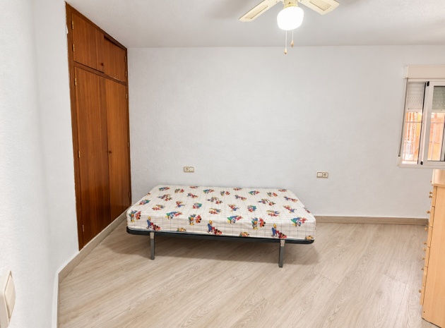 Resale - Apartment - Torrevieja - Torrevieja Centro