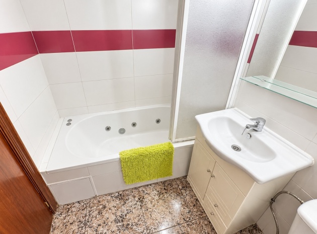 Resale - Apartment - Torrevieja - Torrevieja Centro