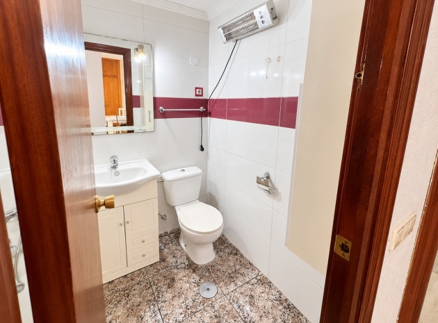 Resale - Apartment - Torrevieja - Torrevieja Centro