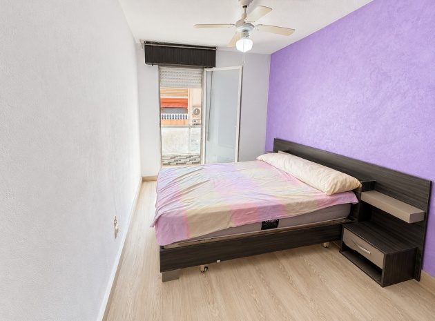 Resale - Apartment - Torrevieja - Torrevieja Centro