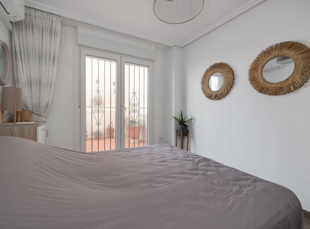 Återförsäljning - Lägenhet - Torrevieja - Torrevieja Centro