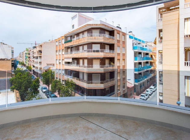 Återförsäljning - Lägenhet - Torrevieja - Torrevieja Centro