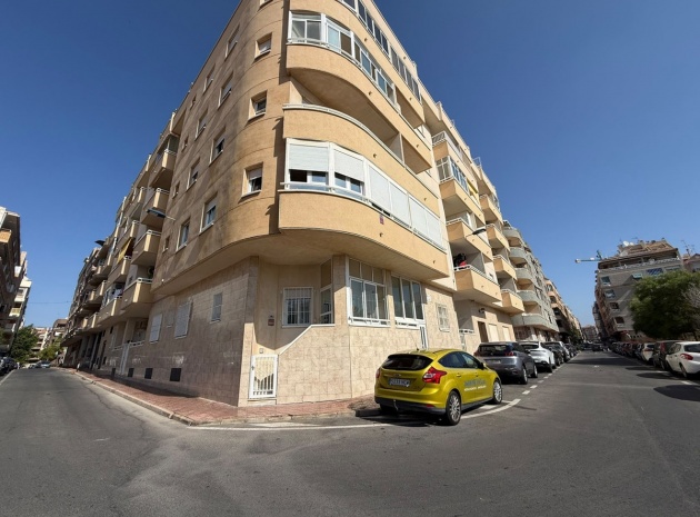Resale - Apartment - Torrevieja - Playa De Los Locos
