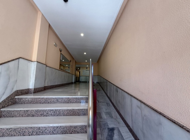 Resale - Apartment - Torrevieja - Playa De Los Locos