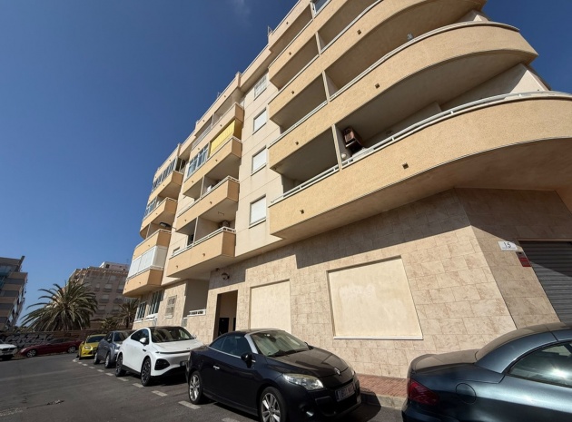 Resale - Apartment - Torrevieja - Playa De Los Locos