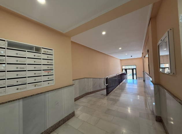 Resale - Apartment - Torrevieja - Playa De Los Locos