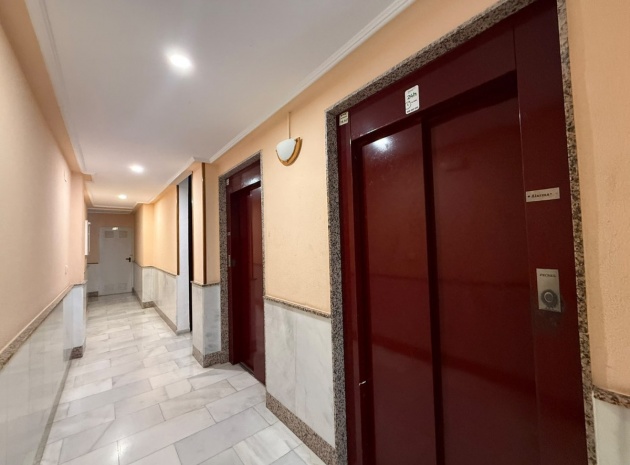 Resale - Apartment - Torrevieja - Playa De Los Locos